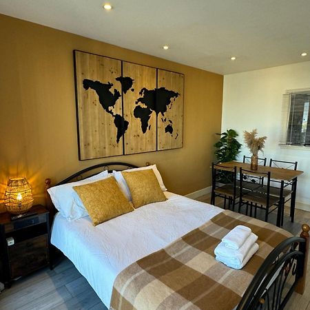 Апартаменты Cozy Flat With Balcony Лондон Экстерьер фото