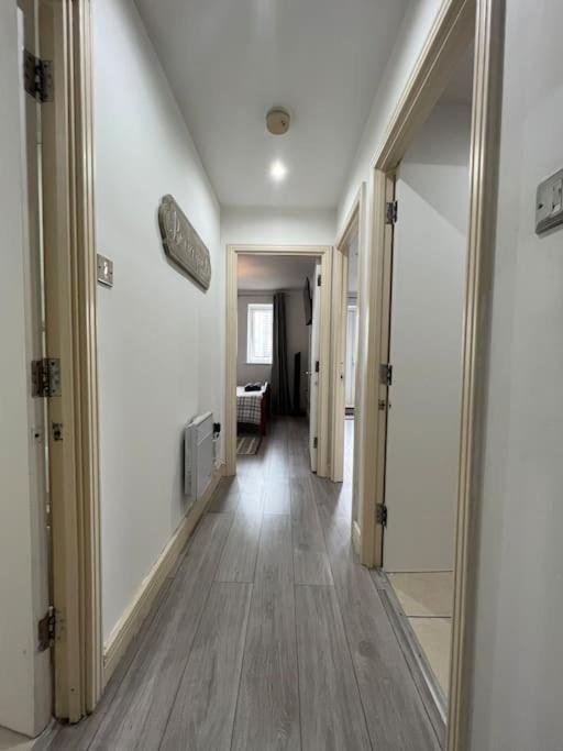 Апартаменты Cozy Flat With Balcony Лондон Экстерьер фото