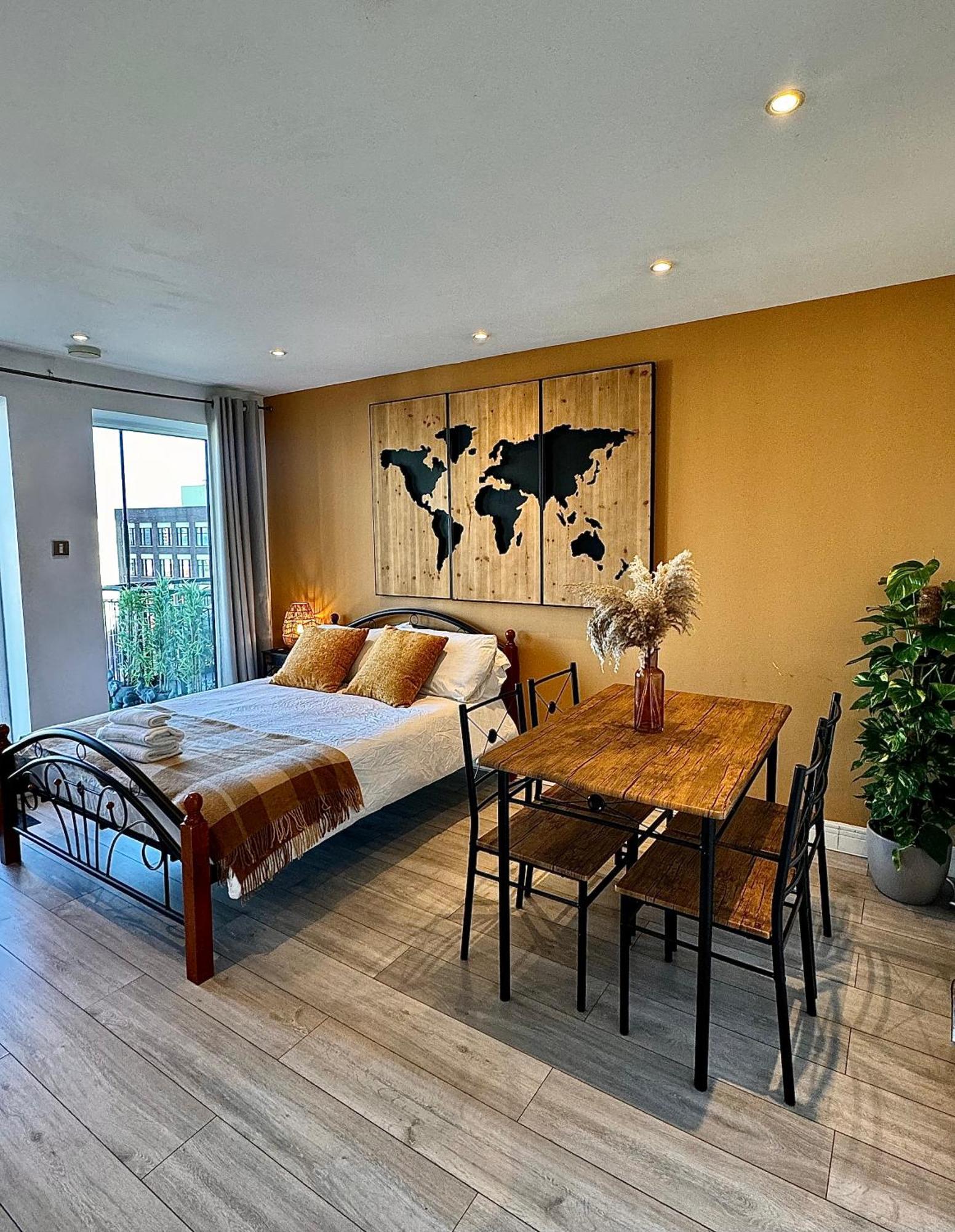 Апартаменты Cozy Flat With Balcony Лондон Экстерьер фото